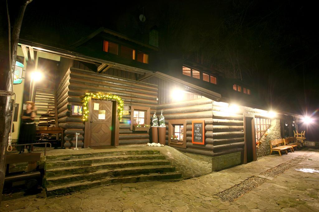 Koliba U Cerneho Medveda Zlín Exterior foto