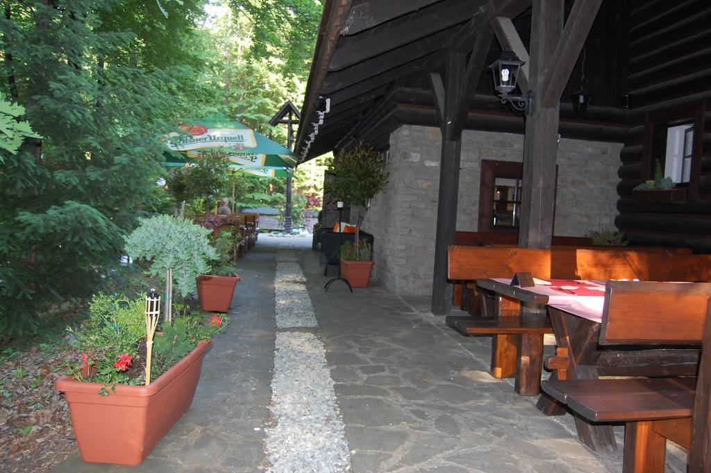Koliba U Cerneho Medveda Zlín Exterior foto